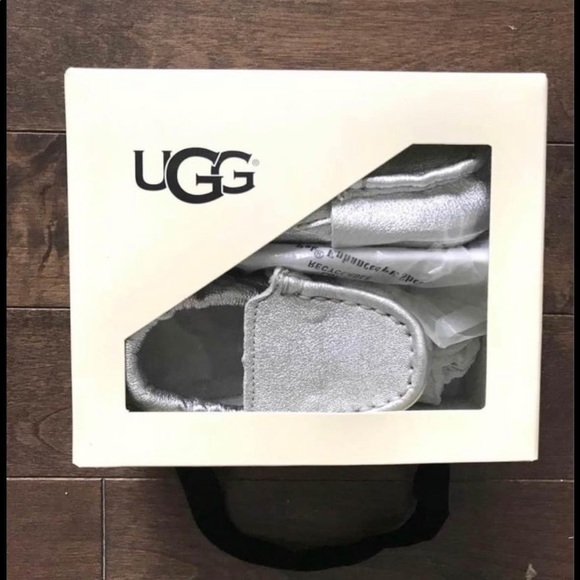 Ugg slippers/moccasins - Picture 2 of 4